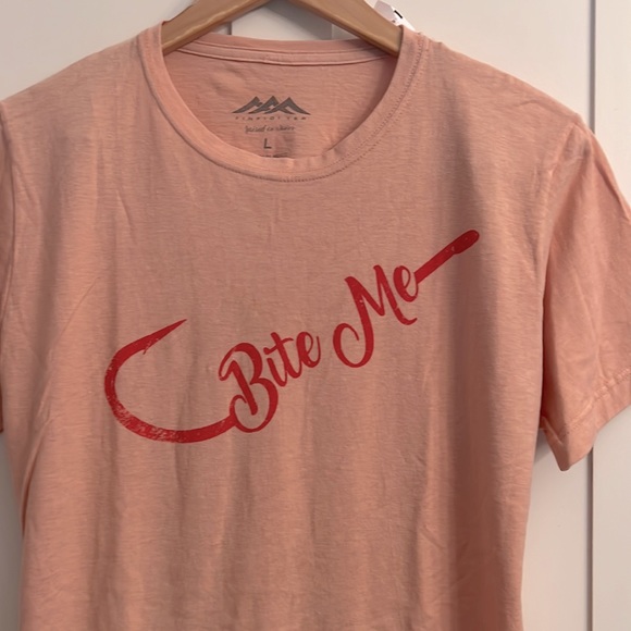 🪝 Finghter Raised on Waves Bite Me T-Shirt - Picture 2 of 5